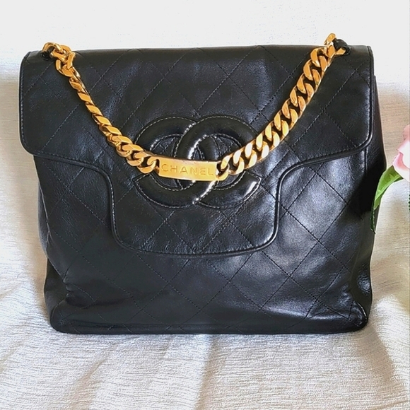 Auth💞 Vintage Quilted Chanel  Chain Handbag In Black - Picture 5 of 16
